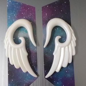 7/16g Pearl White Angel Wing Tapers
